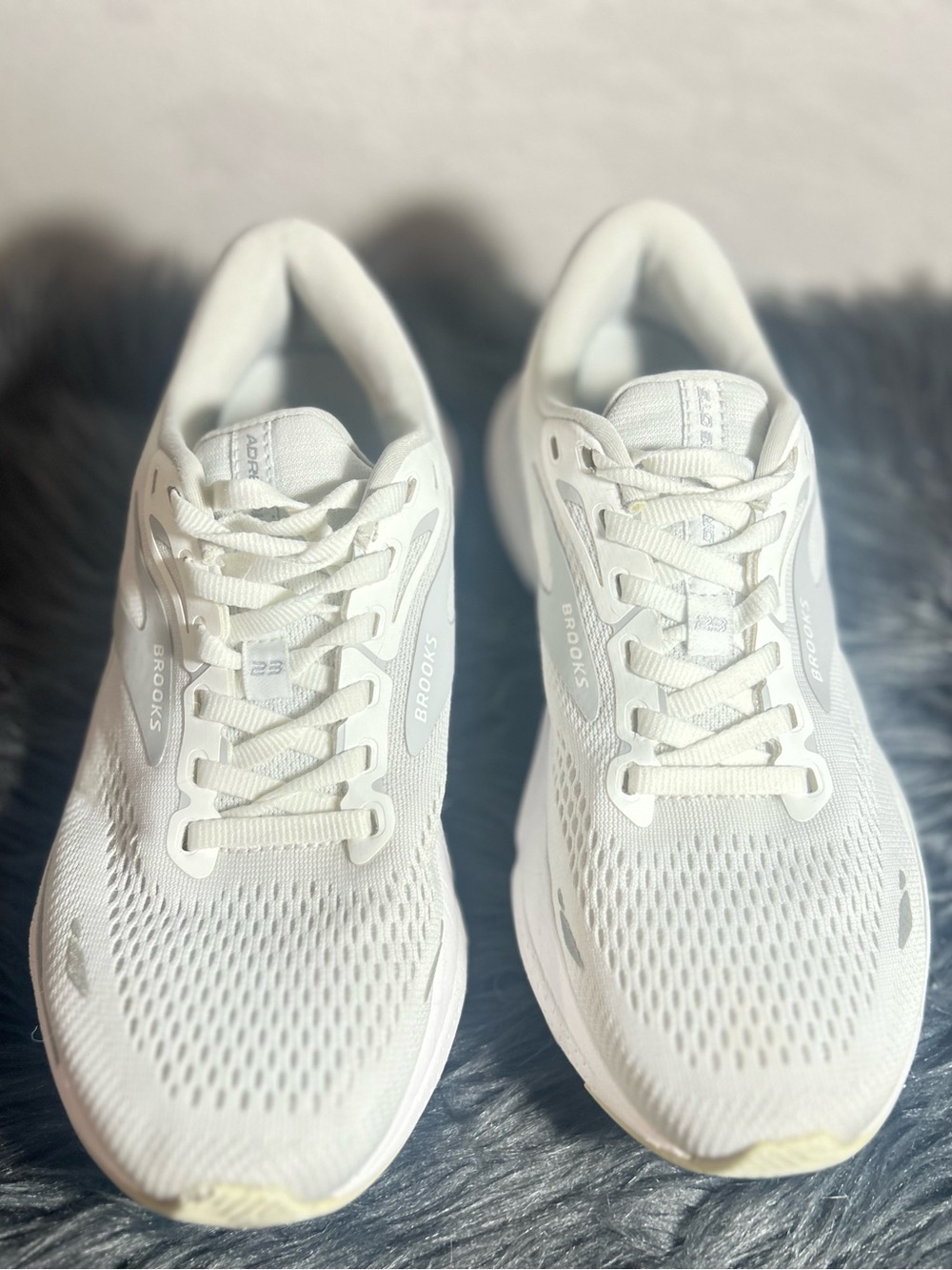 Brooks Brooks Adrenaline GTS 23 Women's Cream Running Sneakers Size 8.5 - Picture 3 of 10